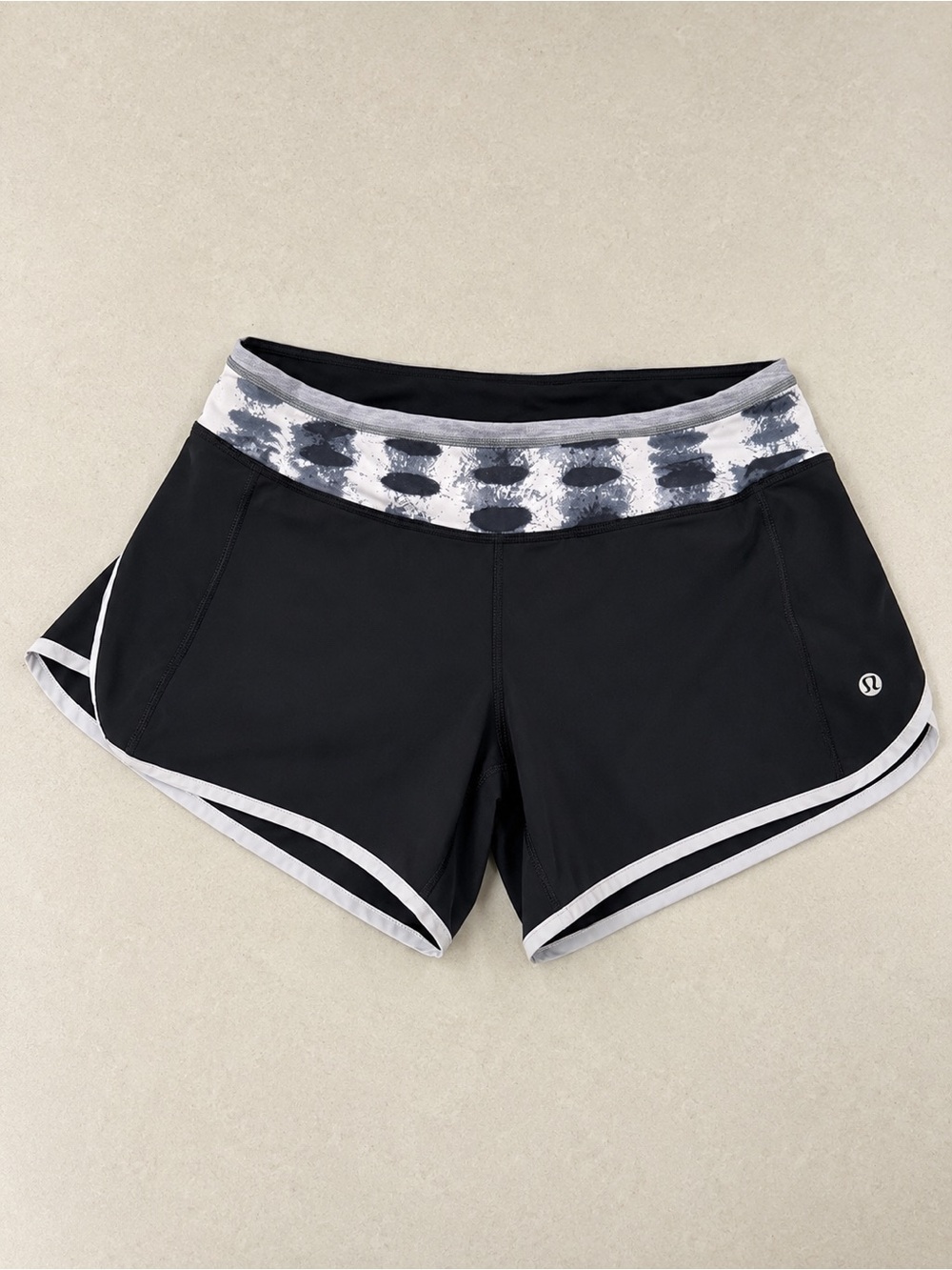 lululemon athletica Speed Up Shorts 2.5 Black with Gray. Rare Limited Edition